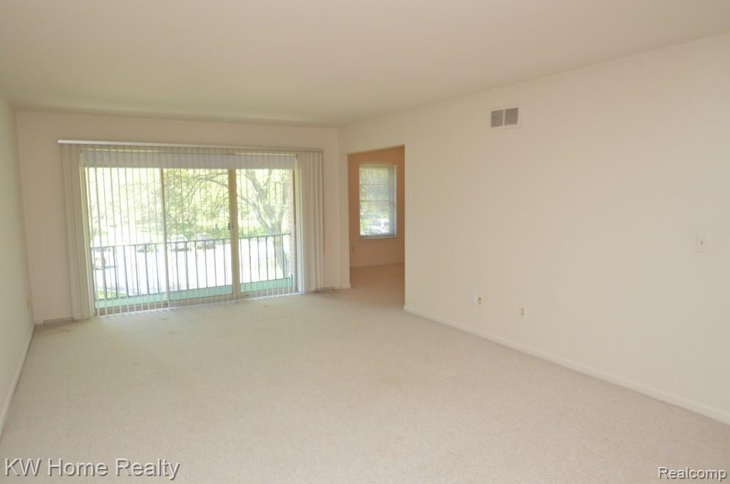 29656 Middlebelt Road, Unit 2402 Farmington Hills, MI 48334 - Photo 10 of 36