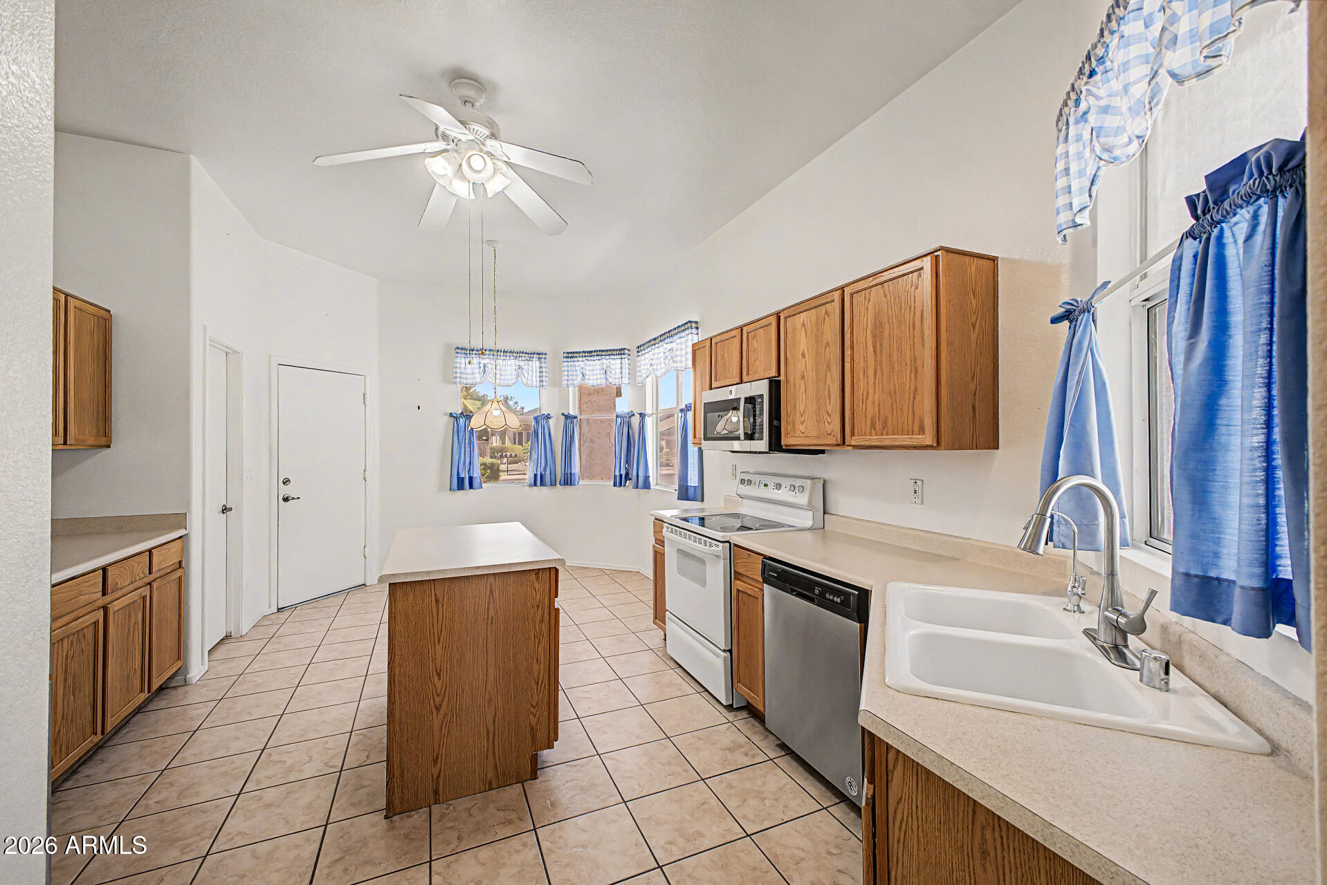 9733 West Mountain View Road Peoria, AZ 85345 - Photo 10 of 35 08-Mountain View