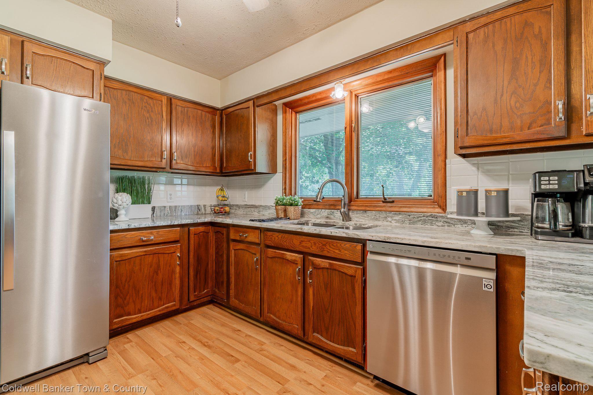 2145 Hidden Valley Howell, MI 48843 - Photo 18 of 59 Gallery Image 18