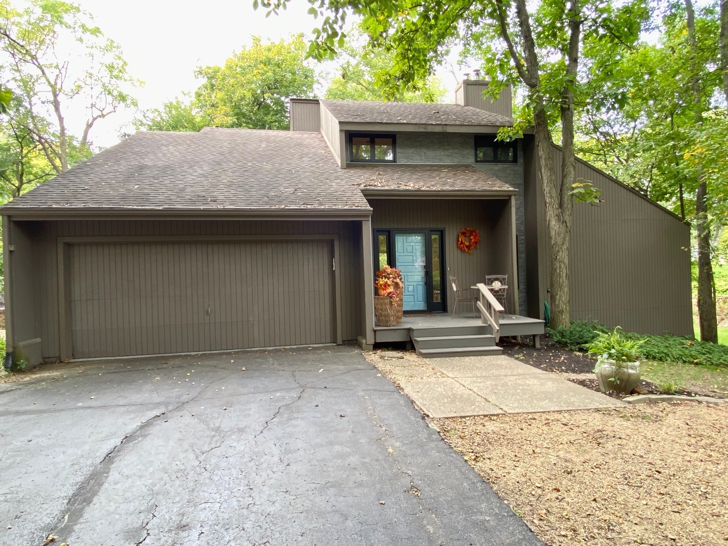 711 Highcrest Road Dixon, IL 61021 - Photo 1 of 32