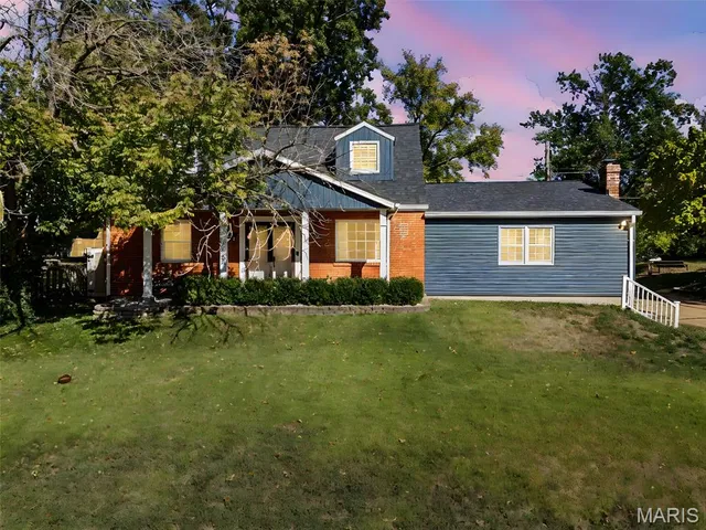 $445,000 | 1001 Barberry Lane, Kirkwood, MO 63122