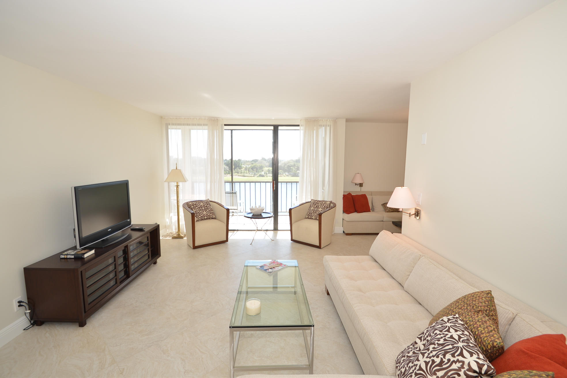 7786 Lakeside Boulevard, Unit 645 Boca Raton, FL 33434 - Photo 4 of 41 DSC_7426