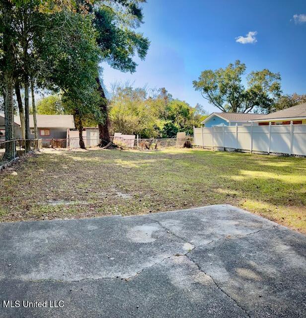 1503 25th Street Gulfport, MS 39501 - Photo 15 of 17 LARGE BACK YARD