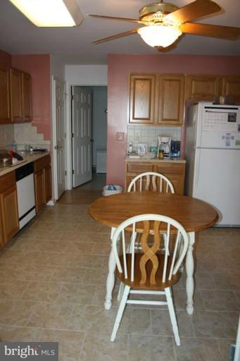 31 Lambourne Road, Unit 506 Towson, MD 21204 - Photo 3 of 30 Kitchen