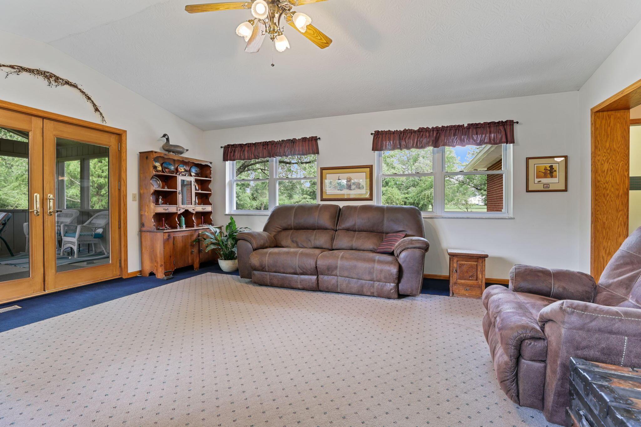 105 Russell Road Southwest Reynoldsburg, OH 43068 - Photo 40 of 84 Family Room