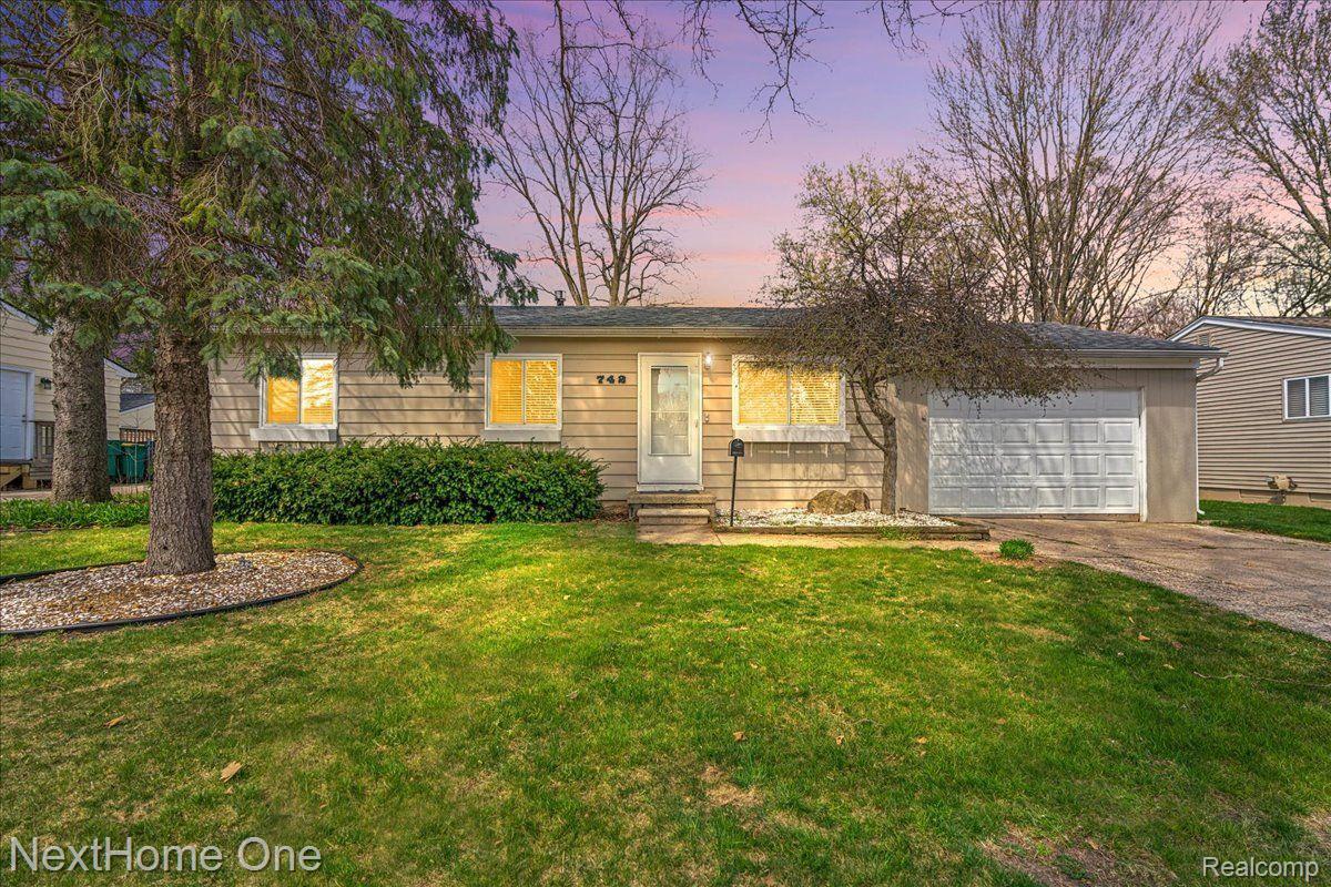742 Glenwyth Road Brighton, MI 48116 - Photo 1 of 42 Gallery Image 1