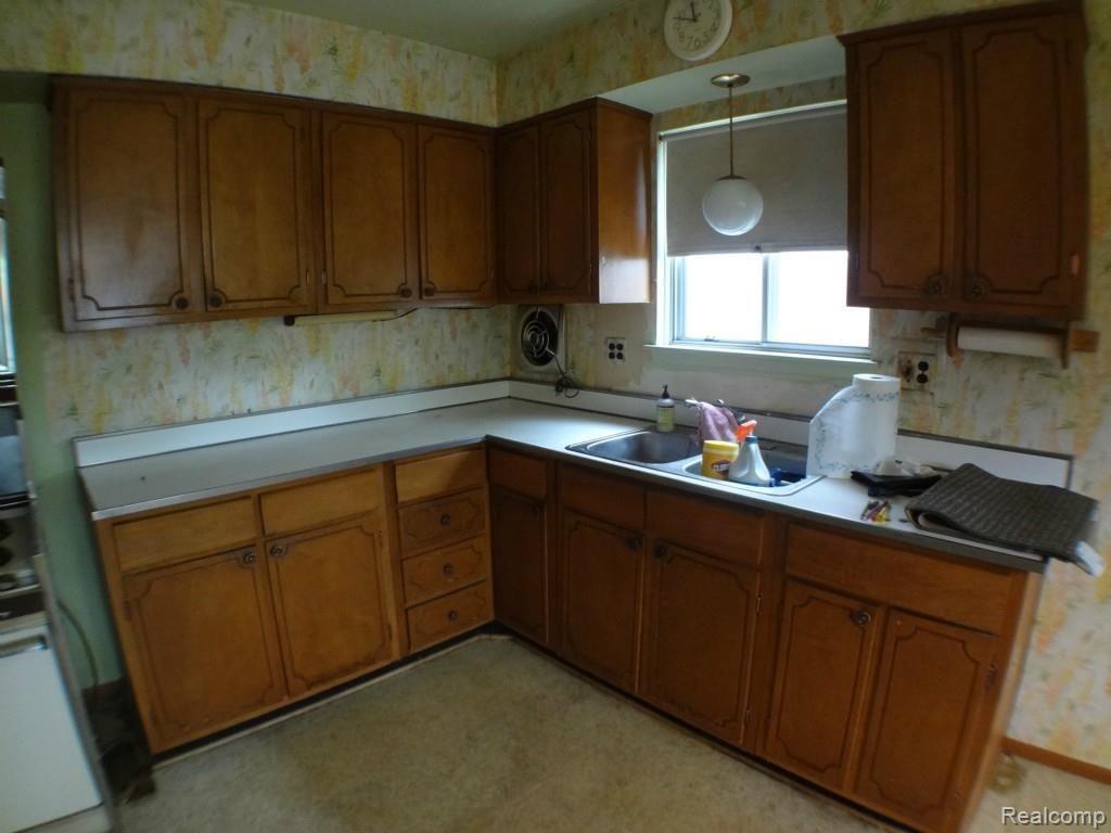 2072 Derby Road Birmingham, MI 48009 - Photo 8 of 30