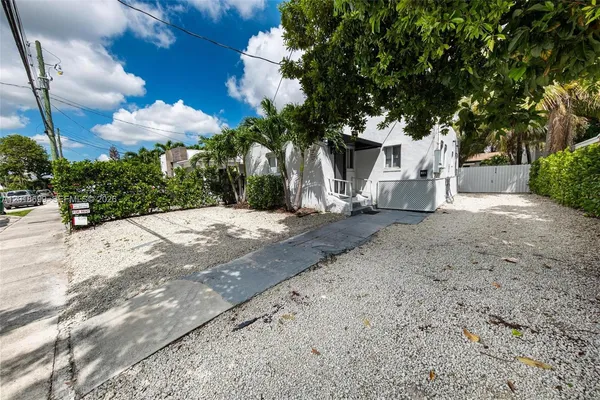 $6,300 | The Roads, Miami, FL 33130