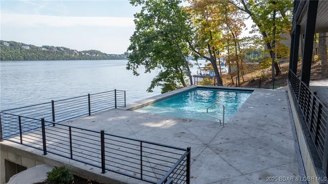 $2,750,000 | 957 Grand View Drive, Sunrise Beach, MO 65079