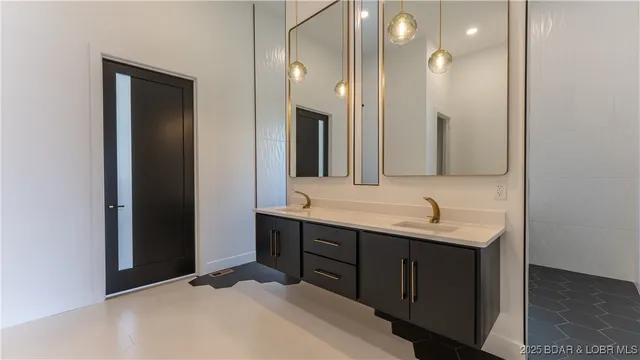 $2,750,000 | 957 Grand View Drive, Sunrise Beach, MO 65079