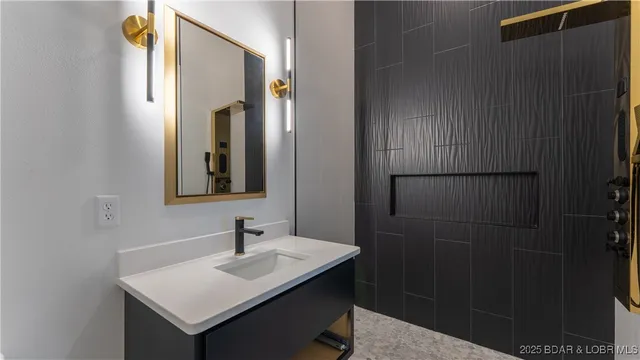 $2,750,000 | 957 Grand View Drive, Sunrise Beach, MO 65079