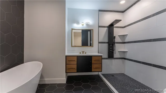 $2,750,000 | 957 Grand View Drive, Sunrise Beach, MO 65079