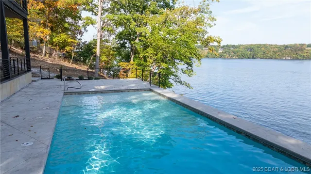 $2,750,000 | 957 Grand View Drive, Sunrise Beach, MO 65079