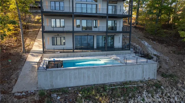 $2,750,000 | 957 Grand View Drive, Sunrise Beach, MO 65079