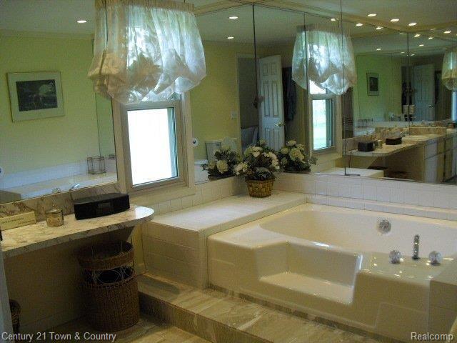 1758 Charm Court Rochester, MI 48306 - Photo 12 of 16 Master Bathroom