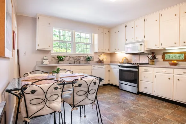$810,000 | 504 Fleetwood Drive, Lookout Mountain, TN 37350