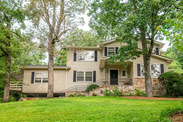 $810,000 | 504 Fleetwood Drive, Lookout Mountain, TN 37350