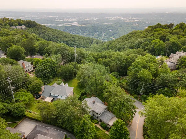$810,000 | 504 Fleetwood Drive, Lookout Mountain, TN 37350
