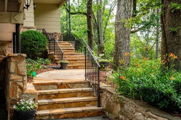 $810,000 | 504 Fleetwood Drive, Lookout Mountain, TN 37350
