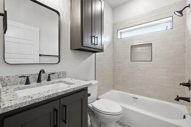 $419,399 | 2307 Briarwood Drive, Bridgeport, TX 76426