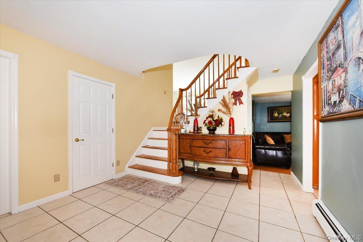 22 Chatham Road Commack, NY 11725 - Photo 5 of 37
