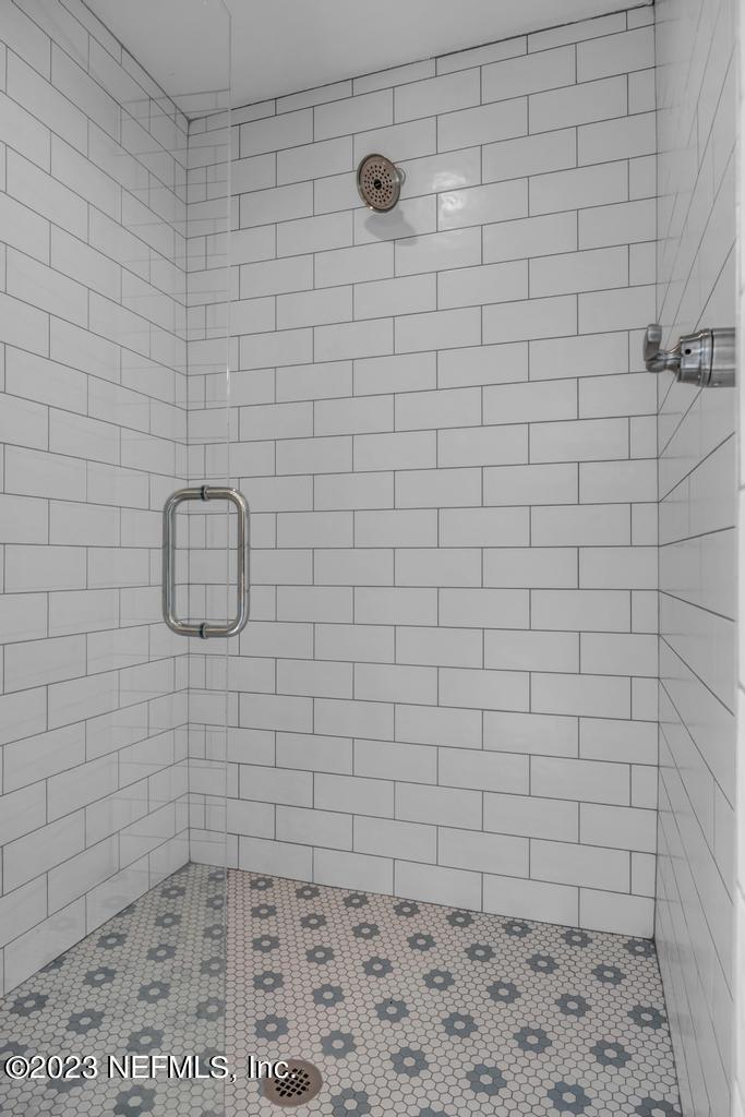 3666 Eunice Road Jacksonville, FL 32250 - Photo 24 of 32 a bathroom with a shower