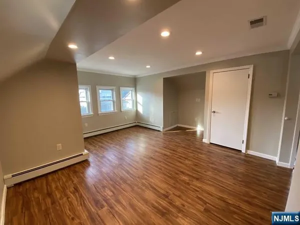 $1,800 | 65 May Street, Unit 2ND FLOOR AP, Hawthorne, NJ 07506