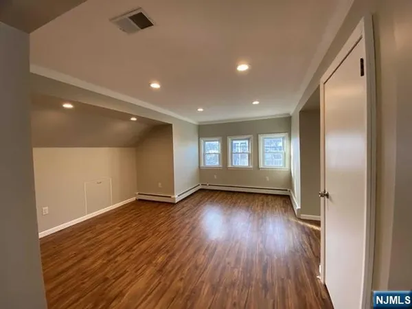 $1,800 | 65 May Street, Unit 2ND FLOOR AP, Hawthorne, NJ 07506