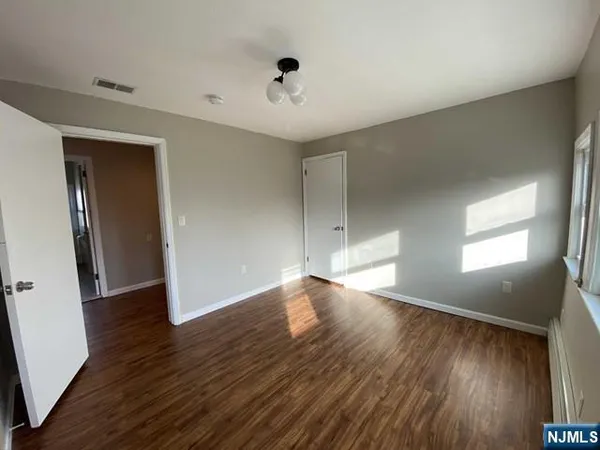 $1,800 | 65 May Street, Unit 2ND FLOOR AP, Hawthorne, NJ 07506