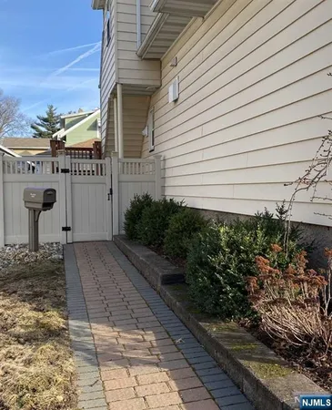 $1,800 | 65 May Street, Unit 2ND FLOOR AP, Hawthorne, NJ 07506