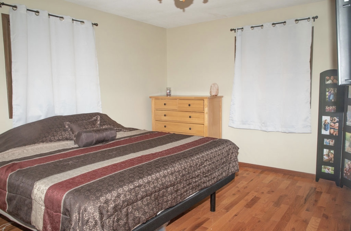 1004 Stockholm Road Paxton, IL 60957 - Photo 9 of 12 a bedroom with a bed and a window