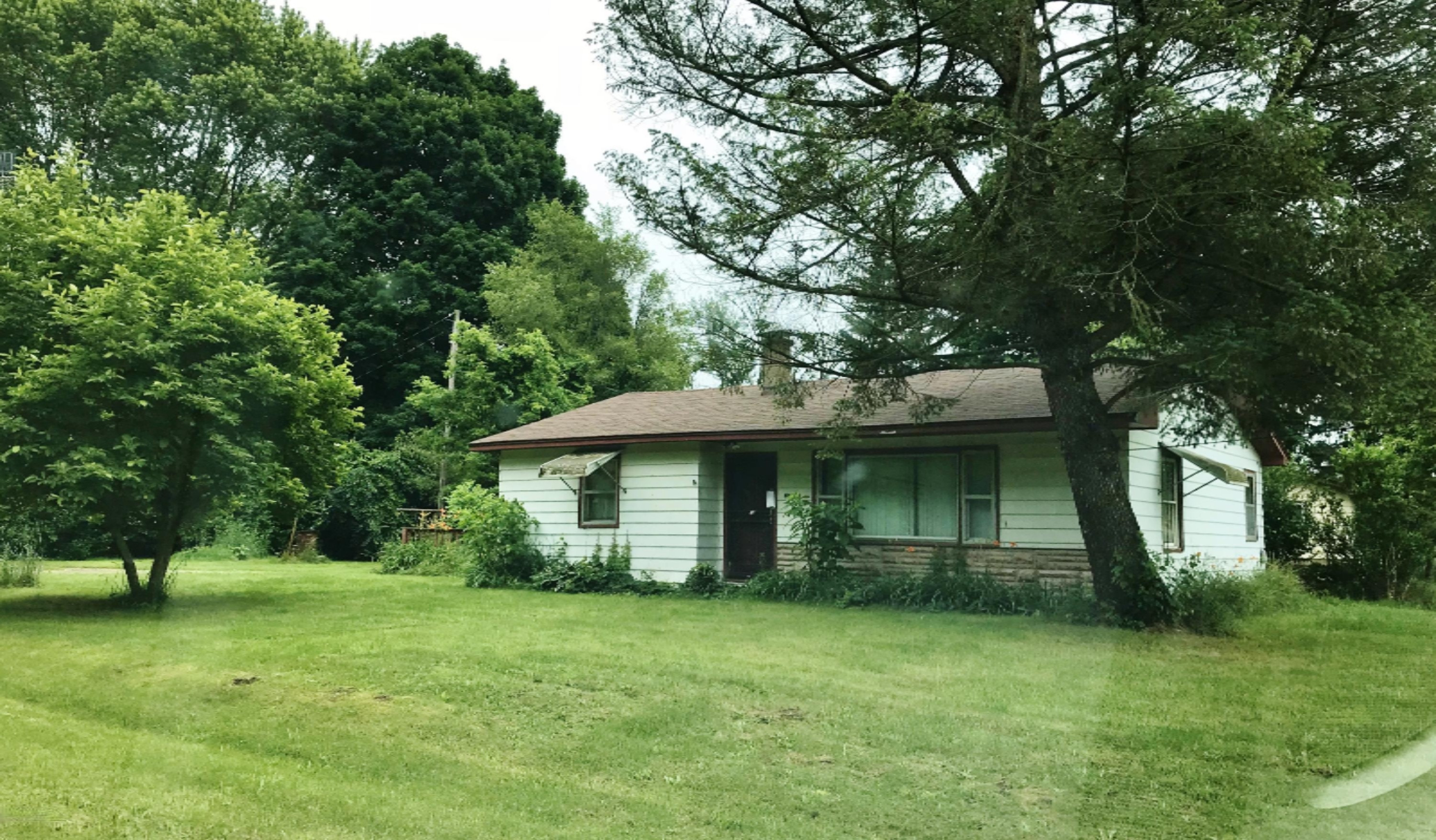 2510 Clinton Road Benton Harbor, MI 49022 - Photo 1 of 7 IMG_4450