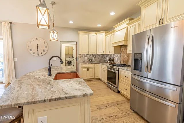 $675,000 | 15590 Piper Spg Avenue, Abingdon, VA 24210