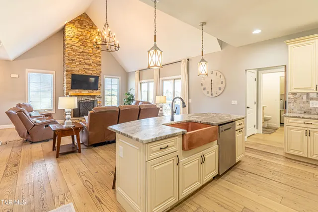 $675,000 | 15590 Piper Spg Avenue, Abingdon, VA 24210