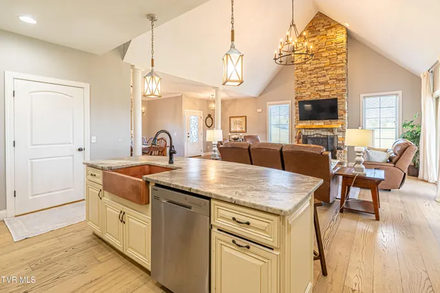 $675,000 | 15590 Piper Spg Avenue, Abingdon, VA 24210