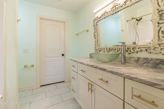 $675,000 | 15590 Piper Spg Avenue, Abingdon, VA 24210