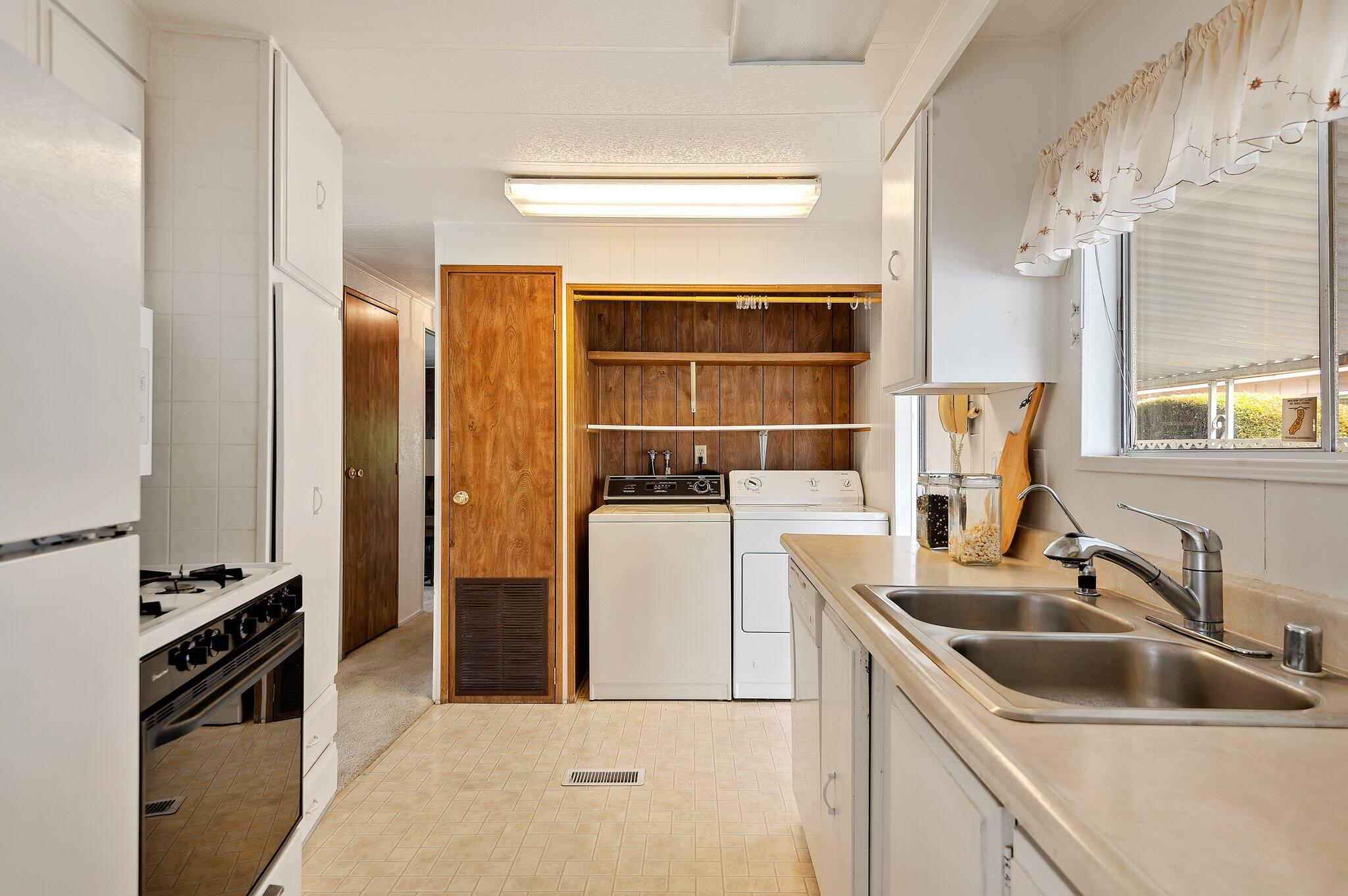 333 Old Mill Road, Unit 65 Santa Barbara, CA 93110 - Photo 7 of 13 Kitchen
