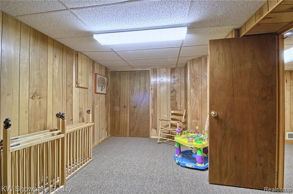 30654 High Valley Road Farmington Hills, MI 48331 - Photo 34 of 43