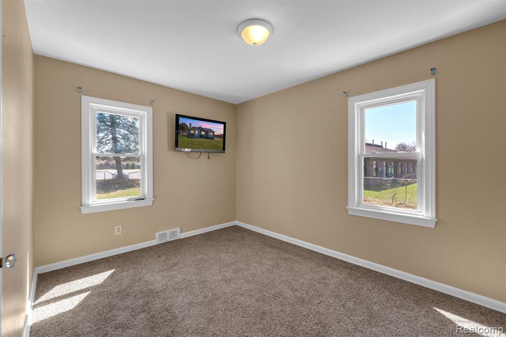 24901 Joy Road Dearborn Heights, MI 48127 - Photo 14 of 44