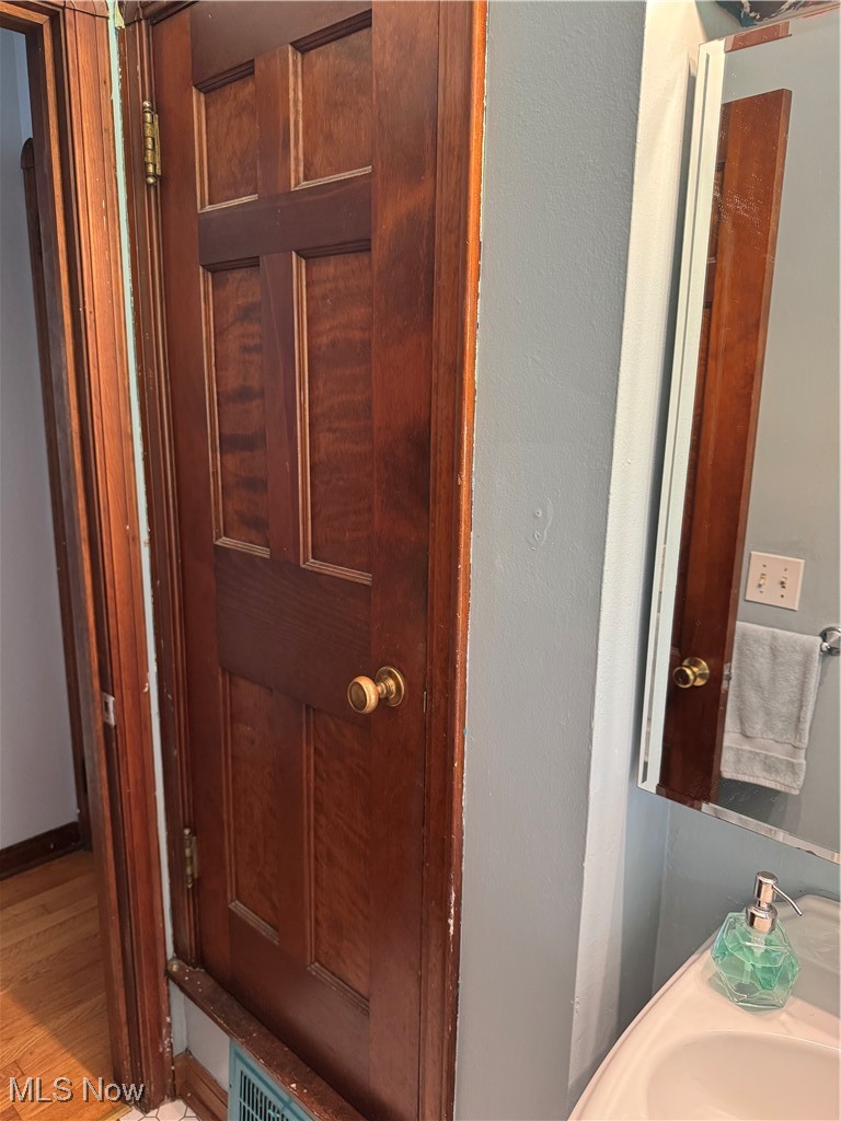 2809 Ralph Avenue Cleveland, OH 44109 - Photo 15 of 35 Bathroom linen closet