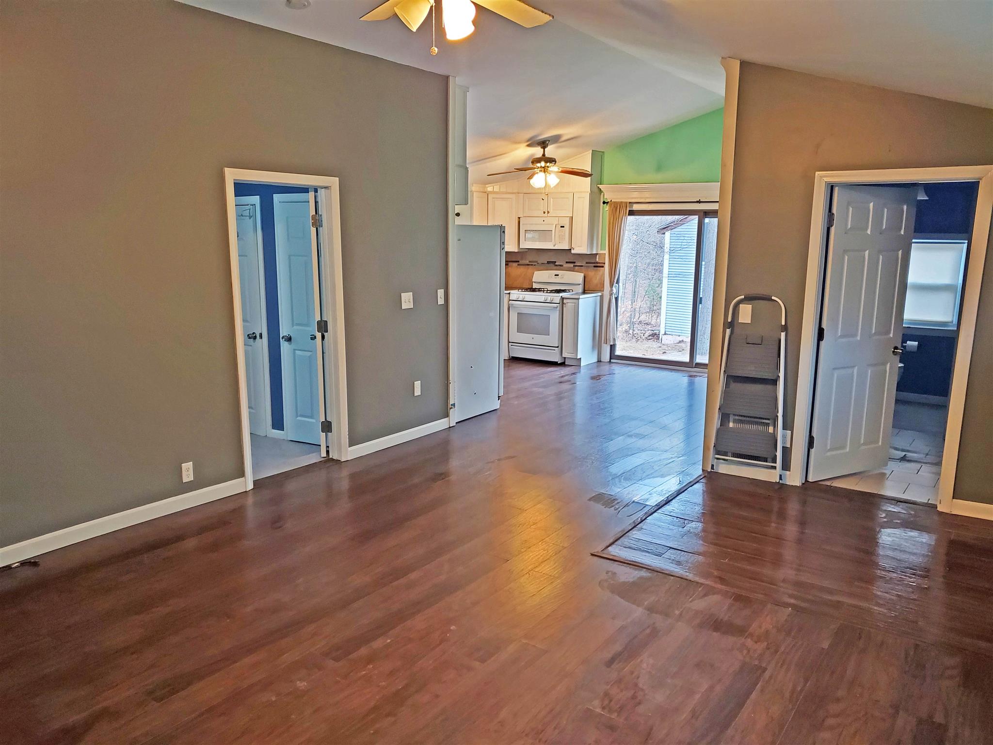 111 Chases Grove Road Derry, NH 03038 - Photo 2 of 19