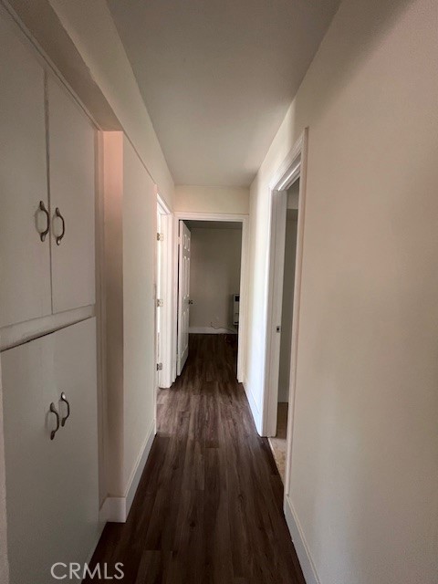 286 Terrace Lake Arrowhead, CA 92352 - Photo 11 of 22 Hallway