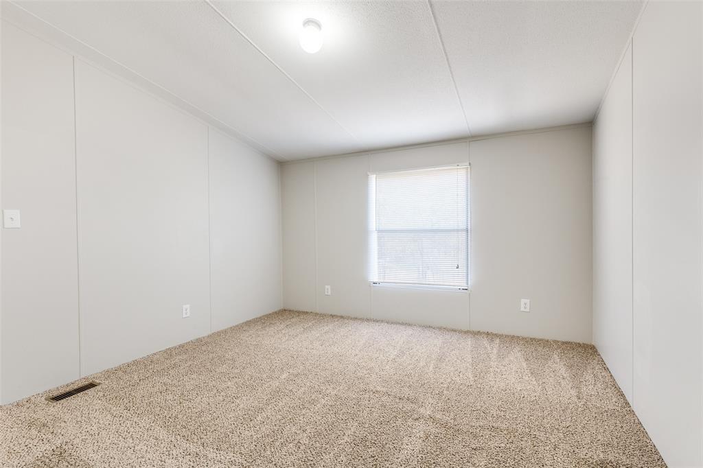 445 Arvel Circle Azle, TX 76020 - Photo 12 of 25