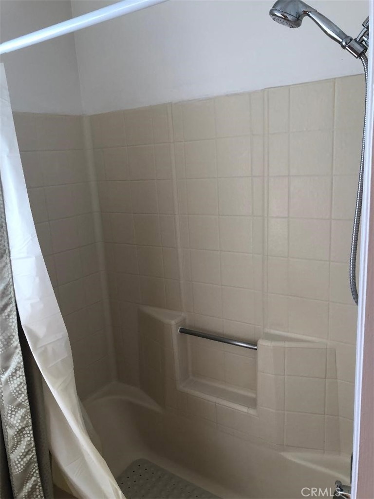 2248 Del Mar Road, Unit 3 Montrose, CA 91020 - Photo 7 of 12 a bathroom with a shower