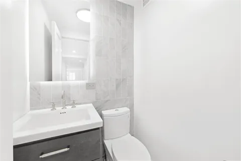 $25,000 | 920 Park Avenue, Unit 12B | Upper East Side