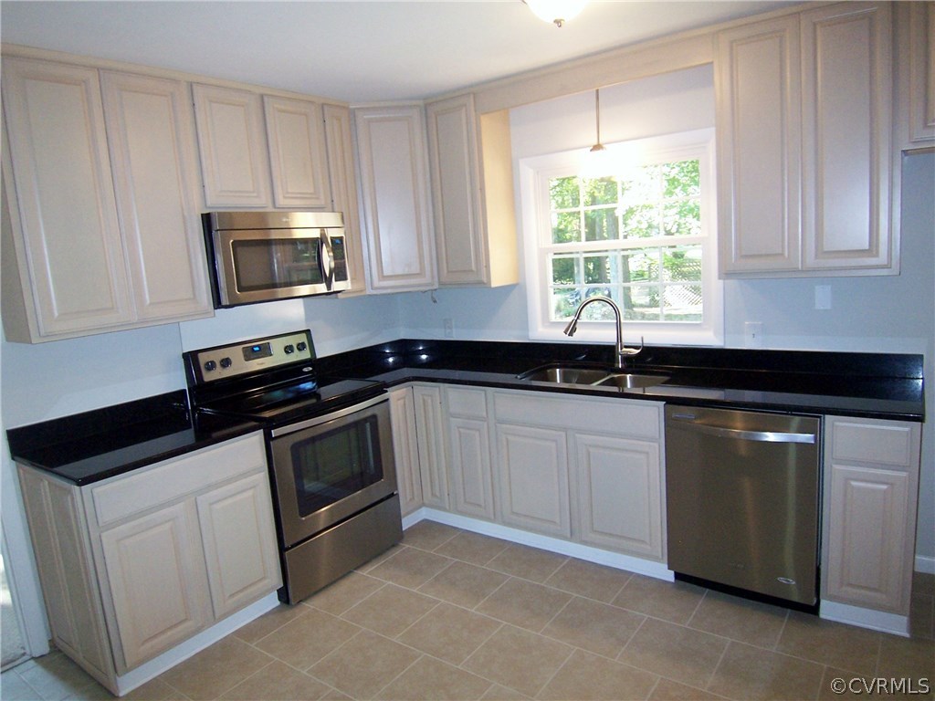 6915 Shawnee Road Richmond, VA 23225 - Photo 2 of 20 Gallery Image 2