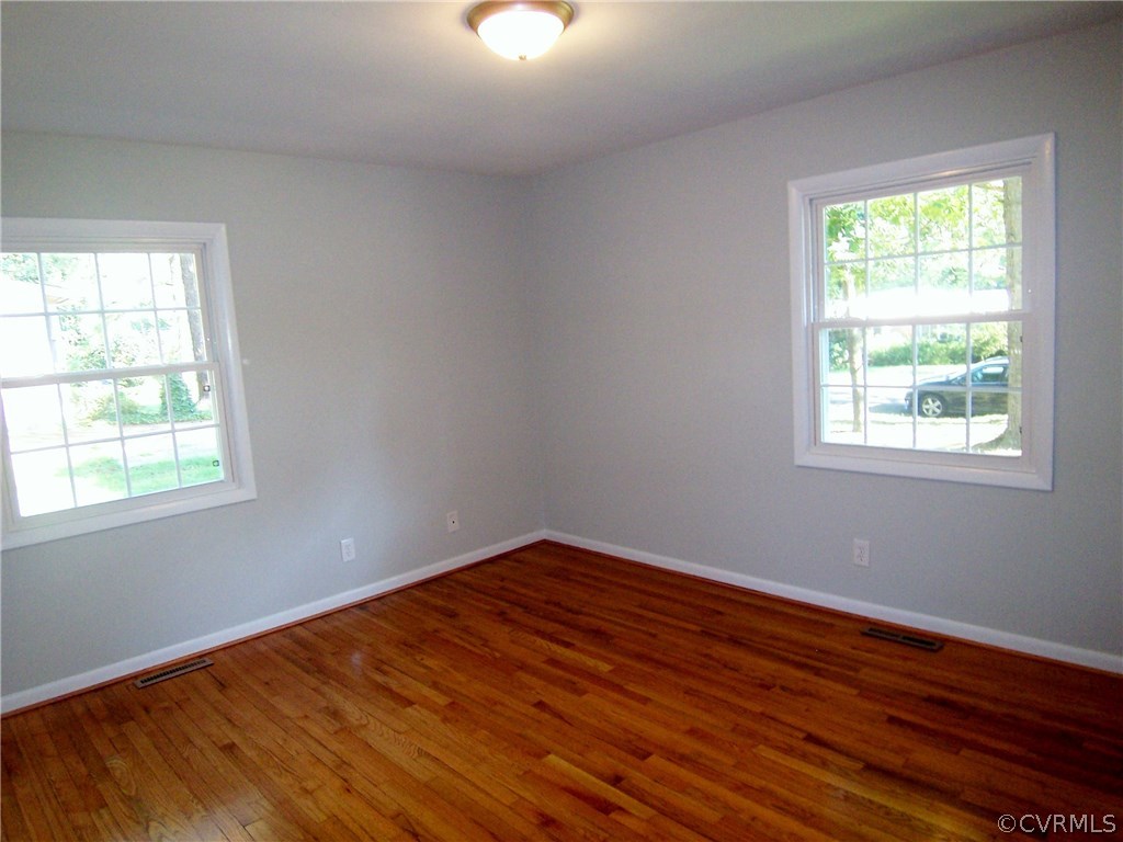 6915 Shawnee Road Richmond, VA 23225 - Photo 8 of 20 Master BR w/ it's own Half Bath