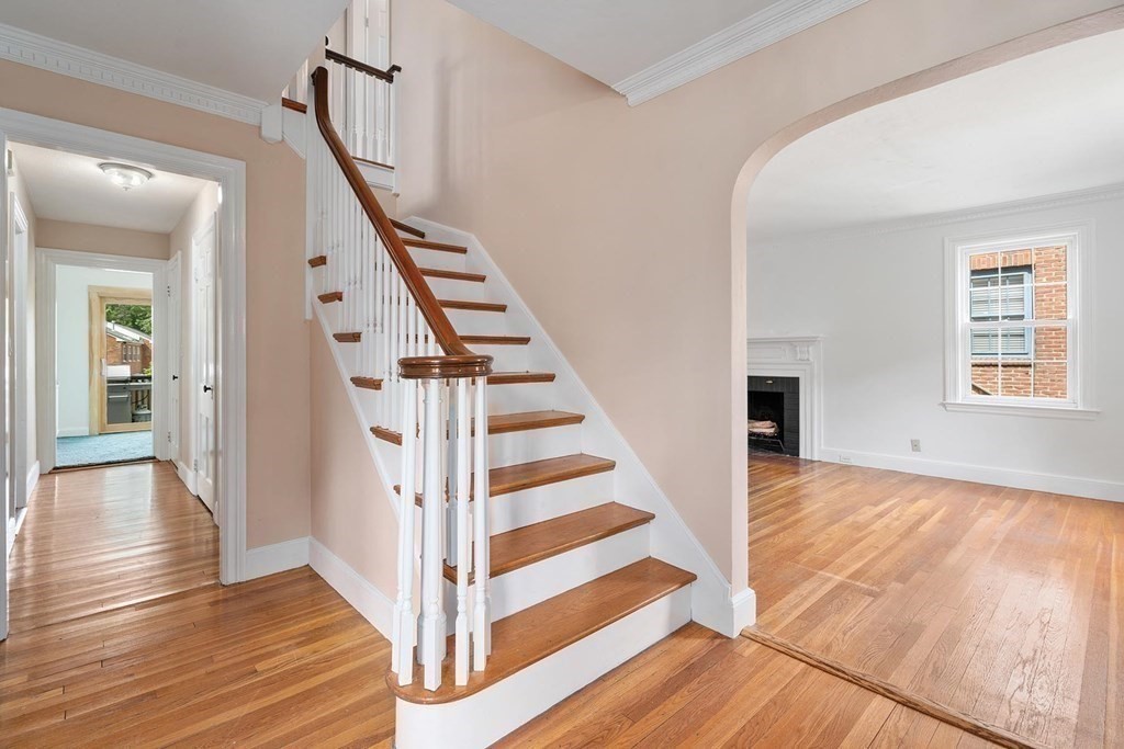 258 Russett Road Brookline, MA 02467 - Photo 6 of 27