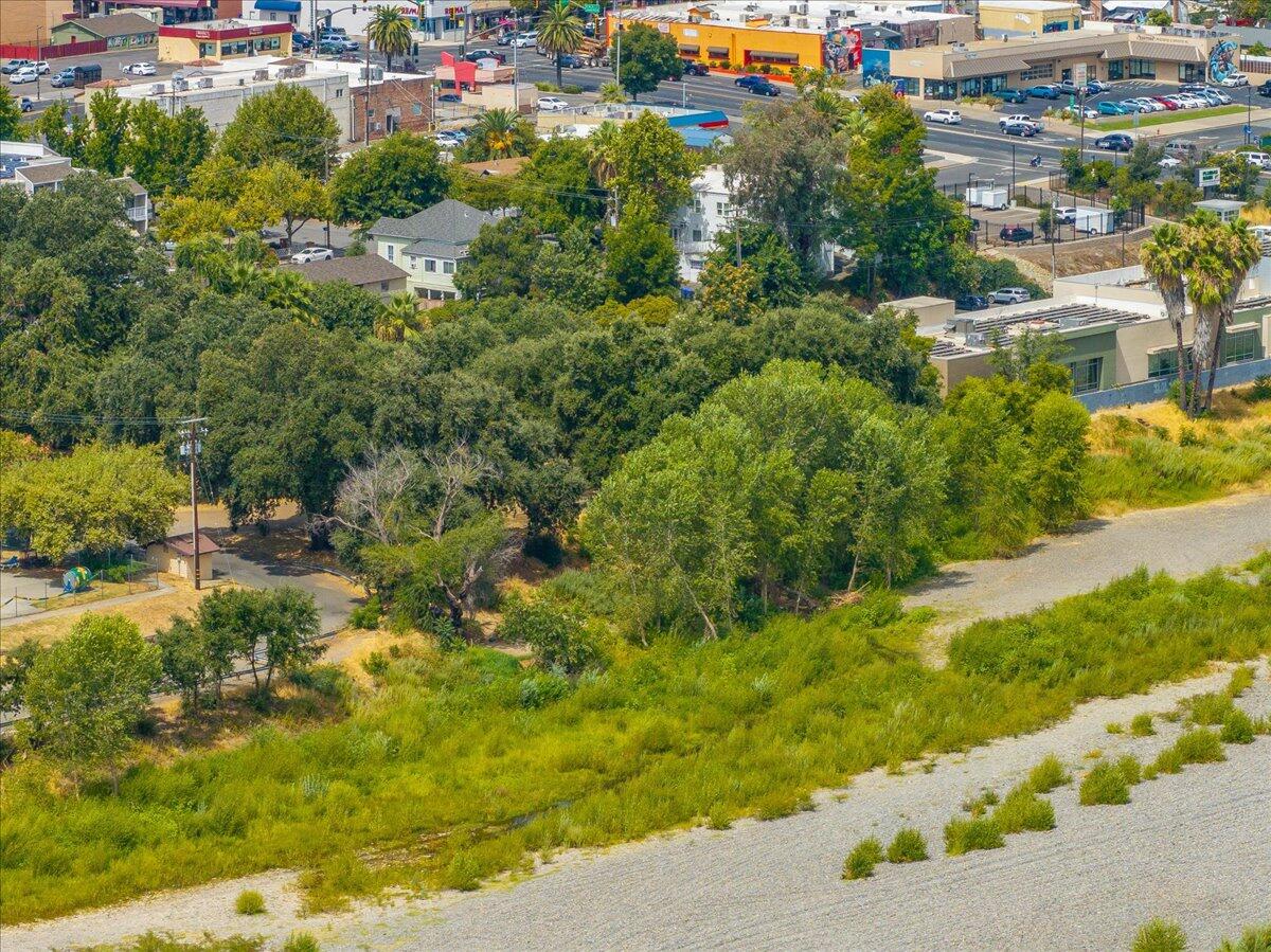 426 Riverside Way Red Bluff, CA 96080 - Photo 20 of 22 a view of a city