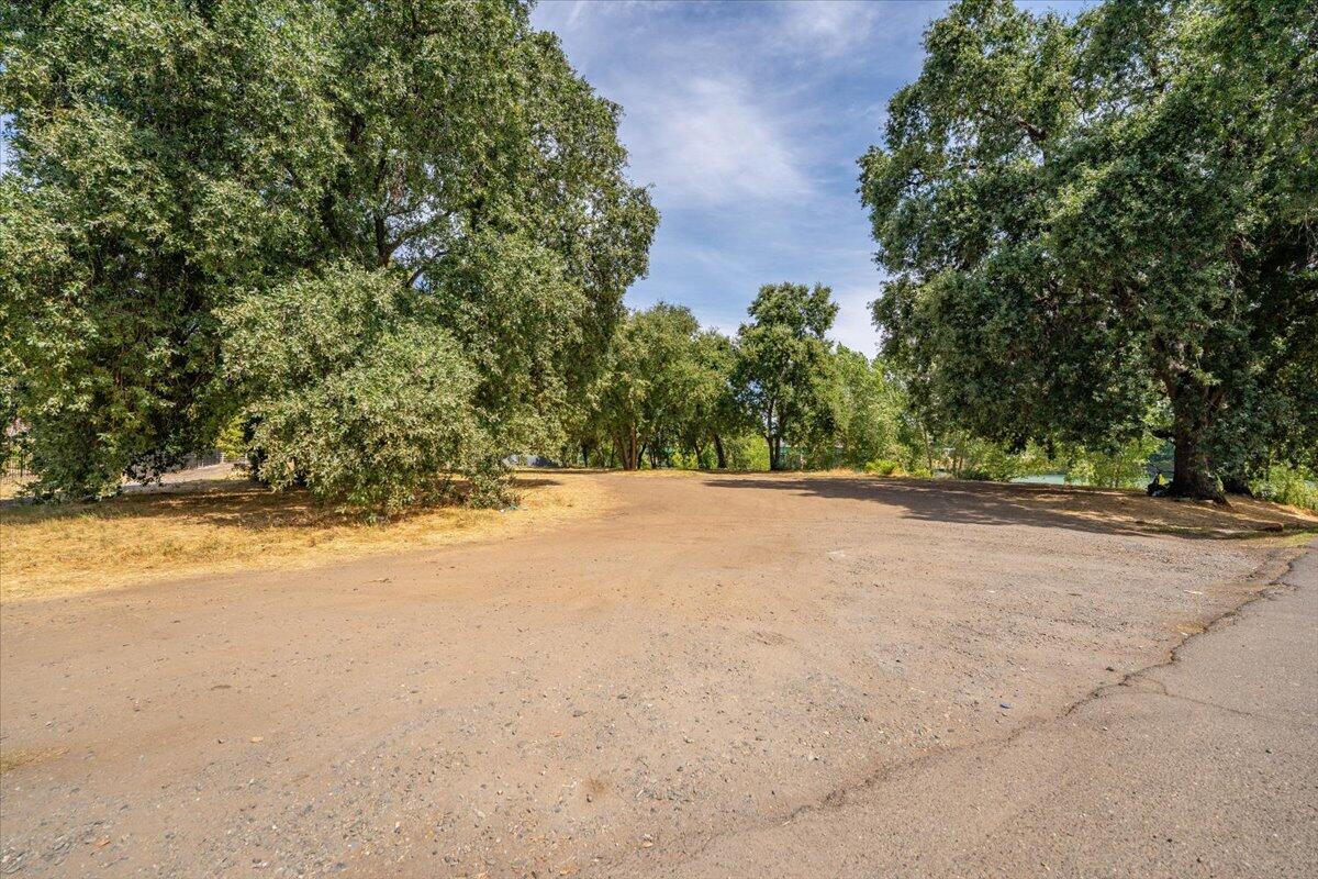 426 Riverside Way Red Bluff, CA 96080 - Photo 2 of 22